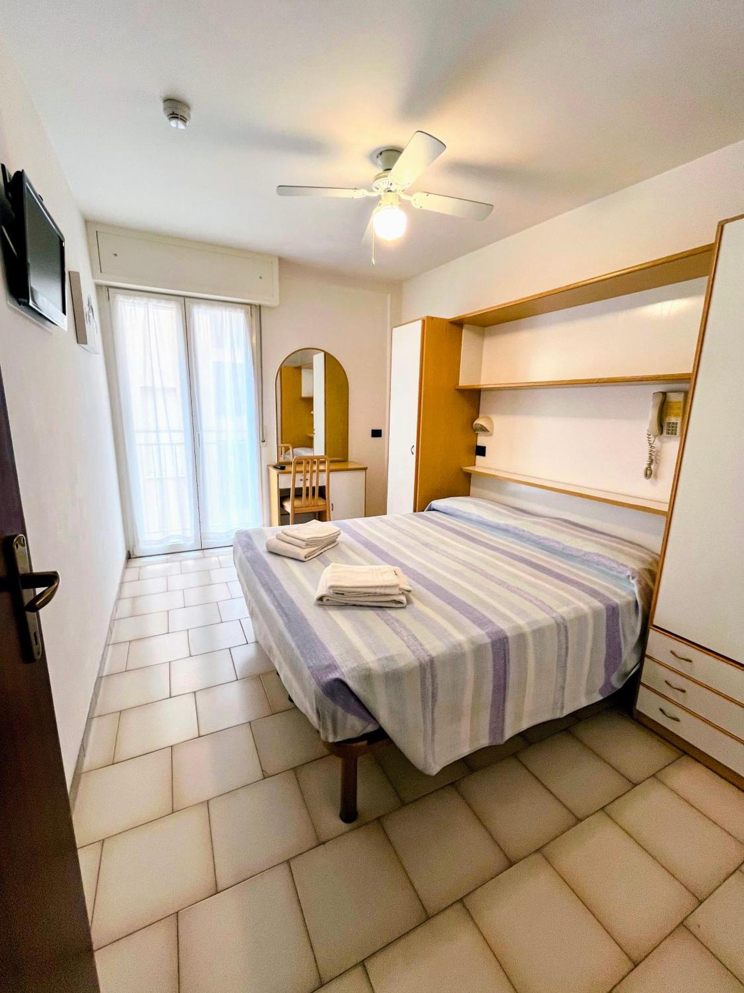 Albergo Villa Denny Rimini Exterior foto
